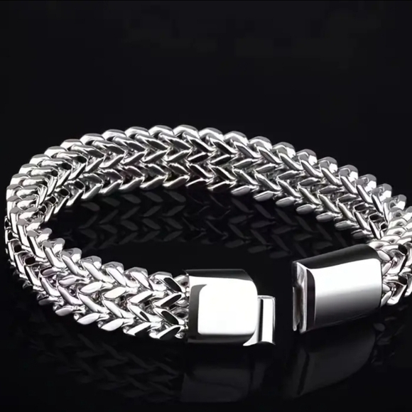 NWT STAINLESS STEEL 8.26" BRACELET. - Picture 2 of 4